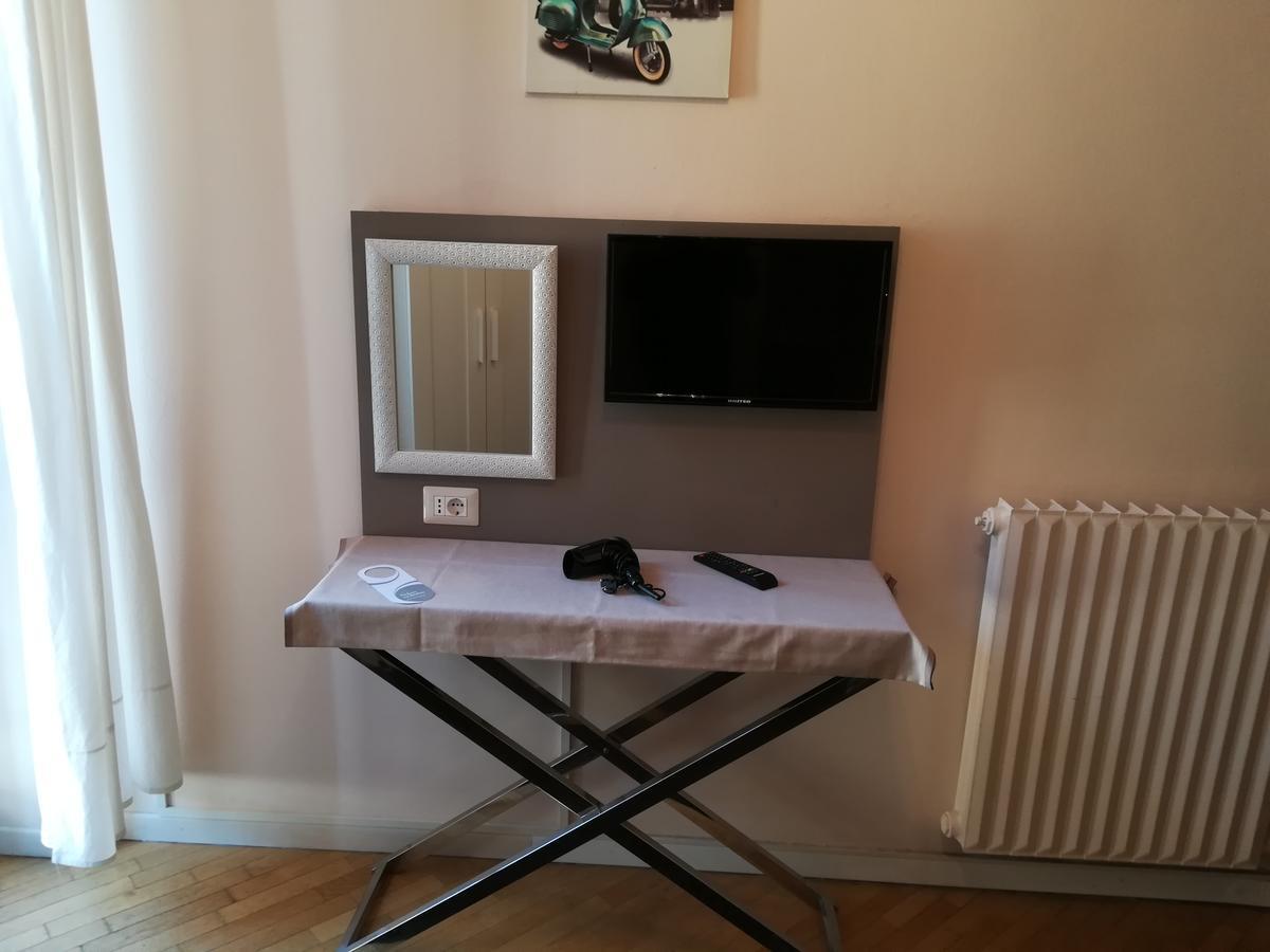 Megaride Guest House Комо Екстериор снимка